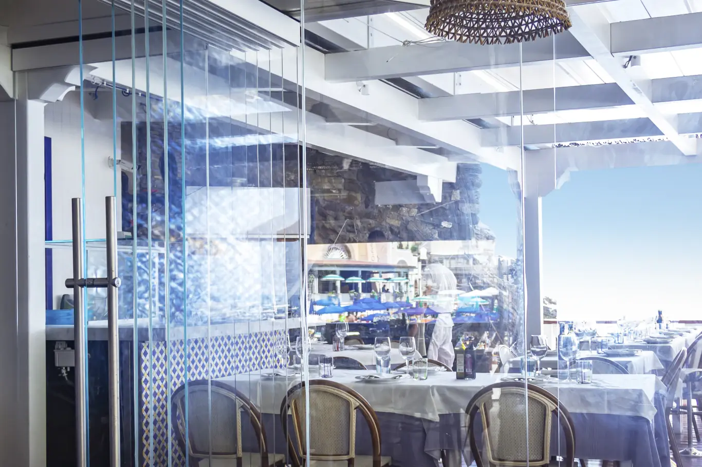Restaurant dining room overlooking greenery with Parking sliding glazing