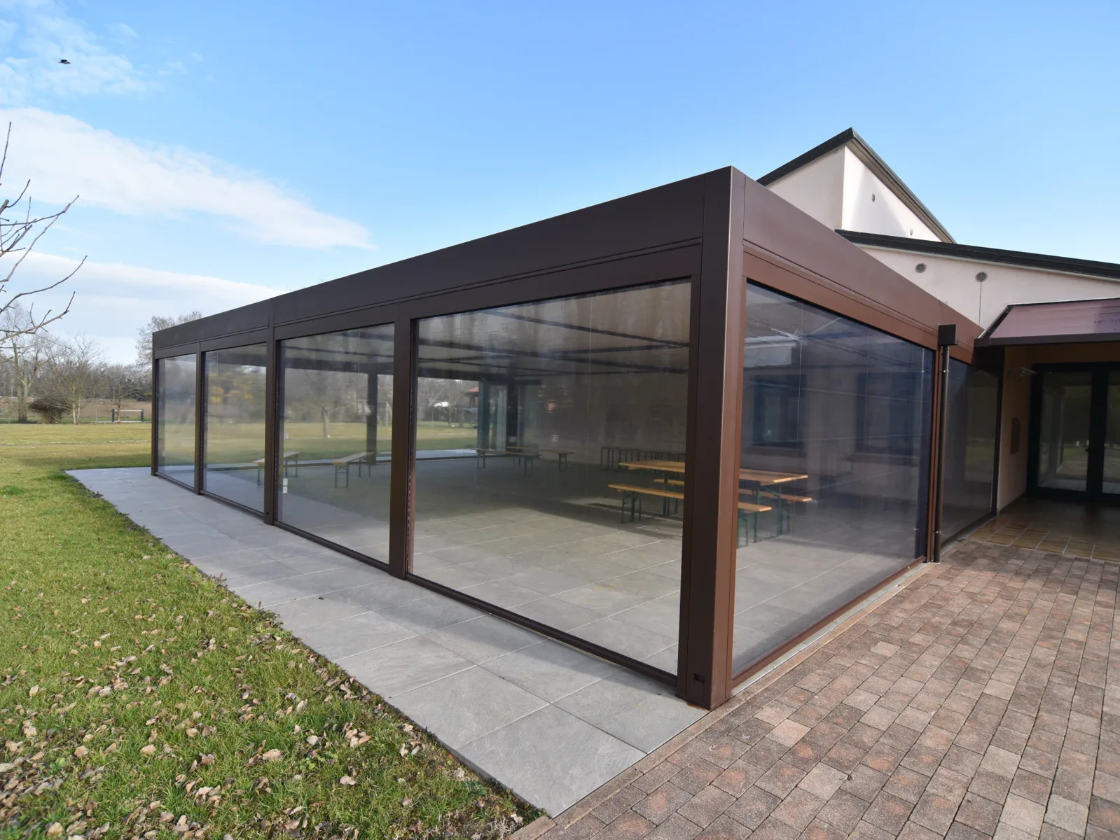 Bacco site: the Sliding Floor structure seen from the garden, panels open